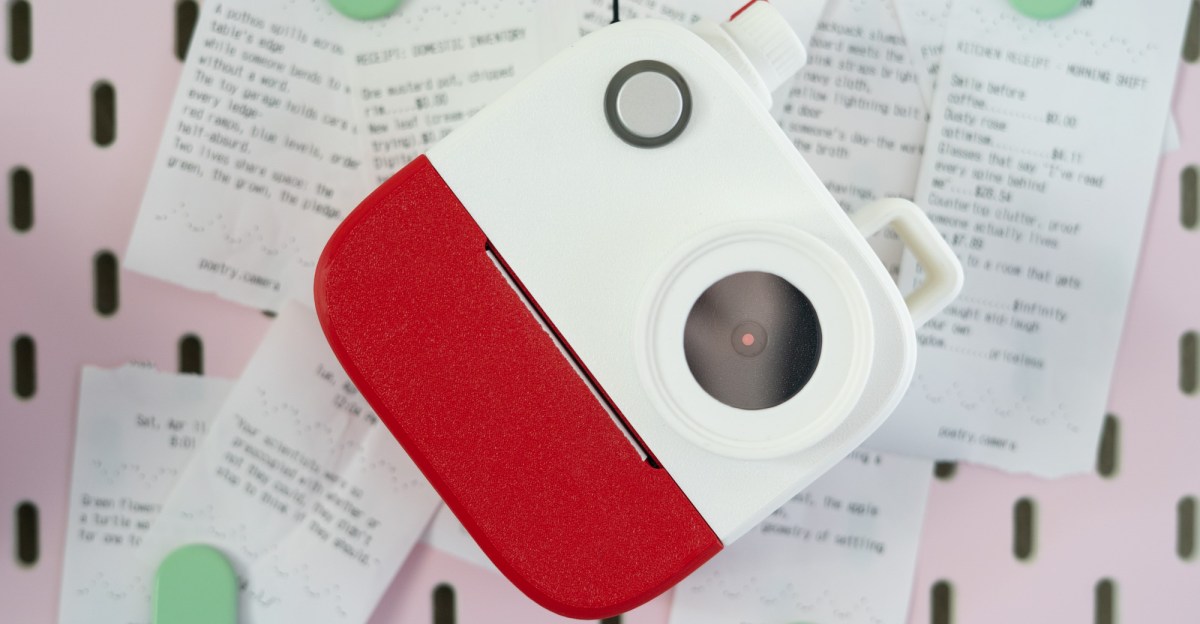 AI quoc te co them dien bien moi: This charming gadget writes bad AI poetry