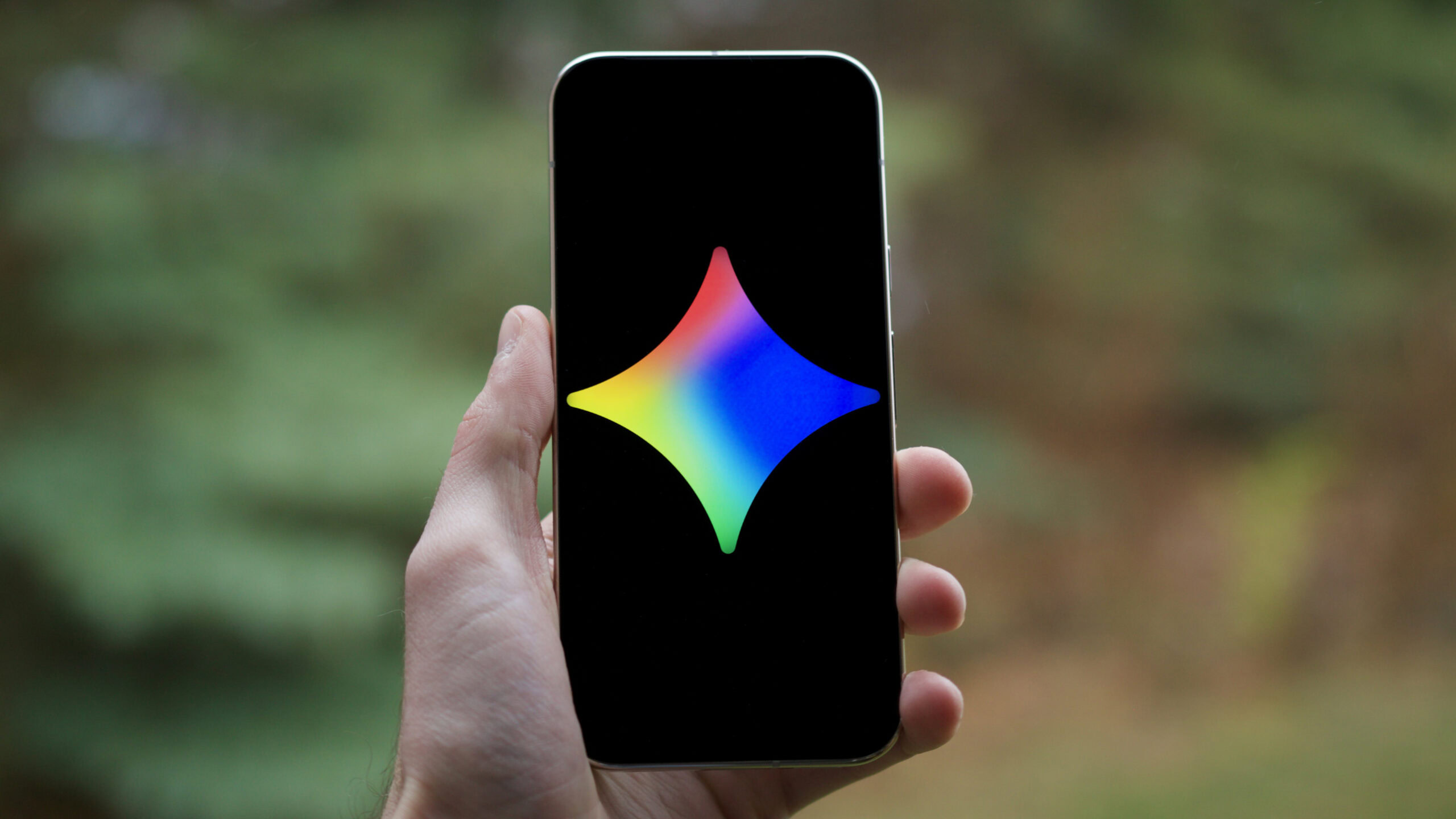 Google Gemini: Giao diện mới với hình nền gradient động, tương tác trực quan hơn