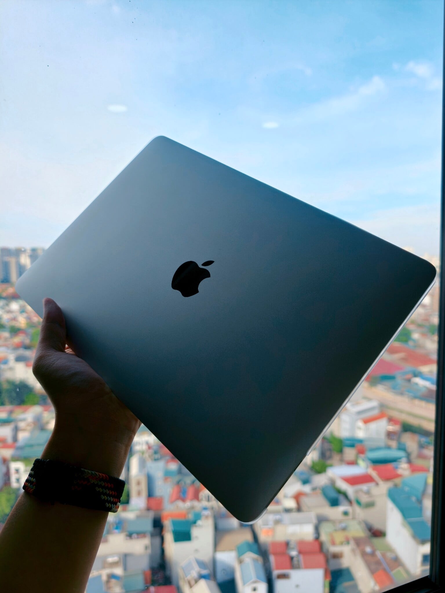 Review MacBook Pro M1 13”: Sau 6 năm "bào", có cần lên đời M4/M5? | Viết bởi Jasmine23