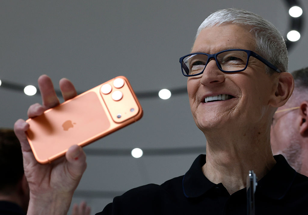 Tim Cook rời Apple: Di sản 15 năm và Thách thức cho CEO mới John Ternus